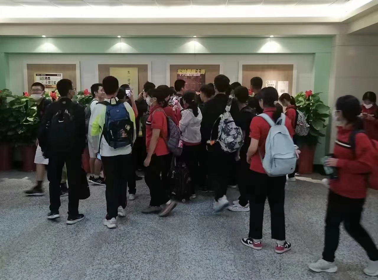 「实萌」海报贴出当晚